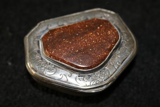 Early 18thc Continental silver snuff box, inset lid